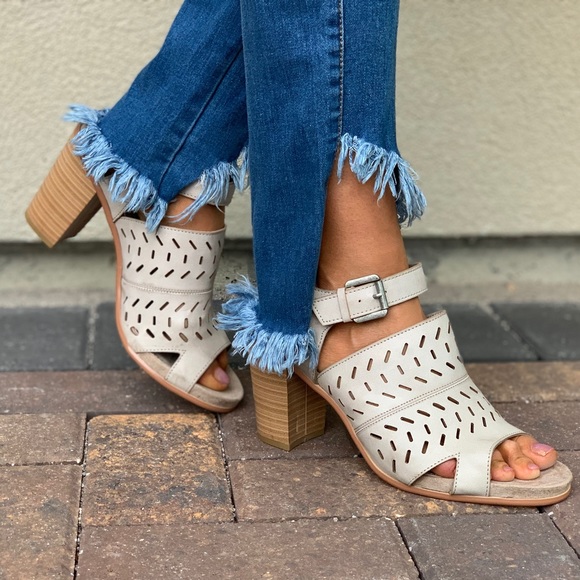 Laser Cut Double Buckle Slingback Peep Toe Mule - Picture 3 of 7